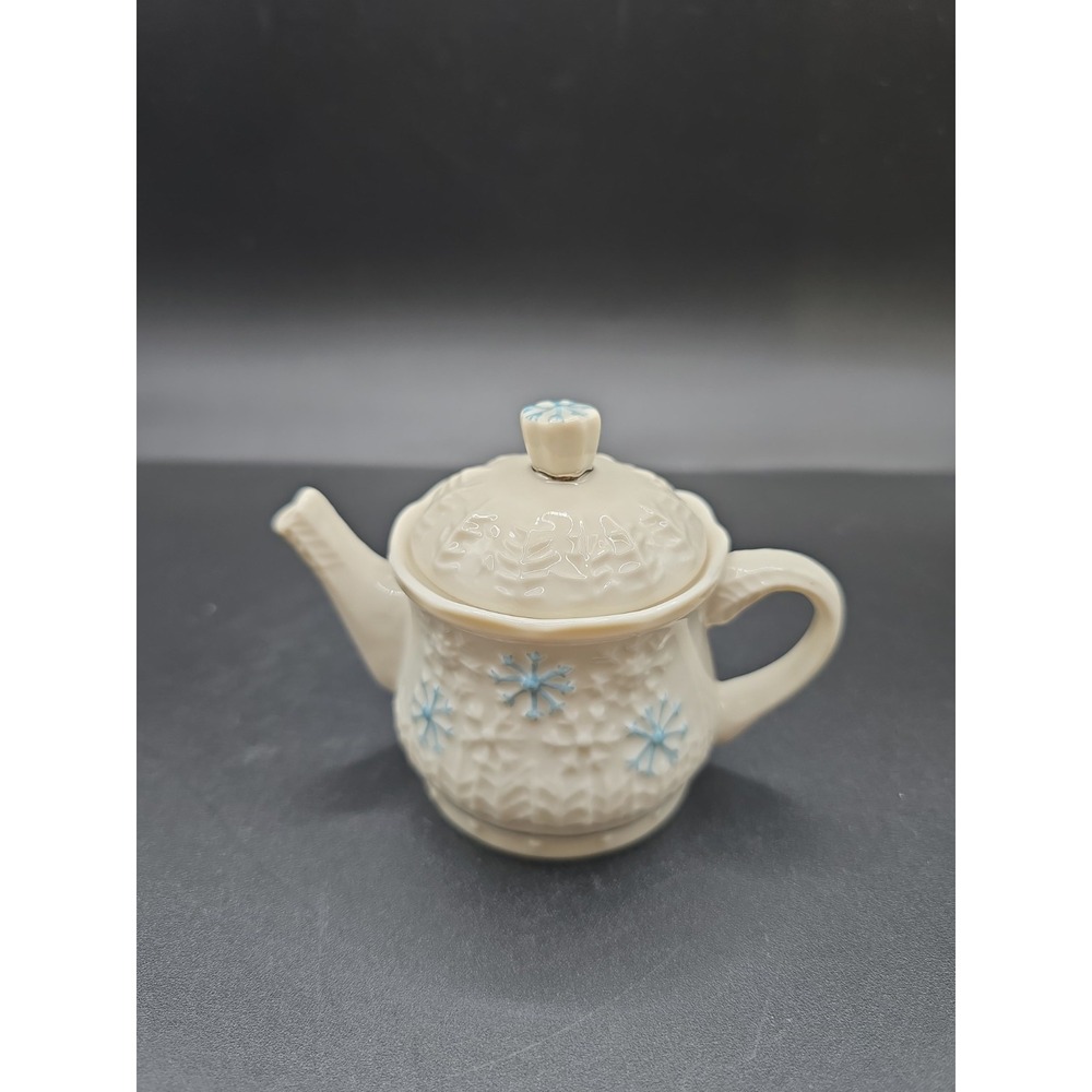 Vint 3" Miniature Mini Tea Pot, Belleek Ireland, Four Seasons Winter Snowflake
